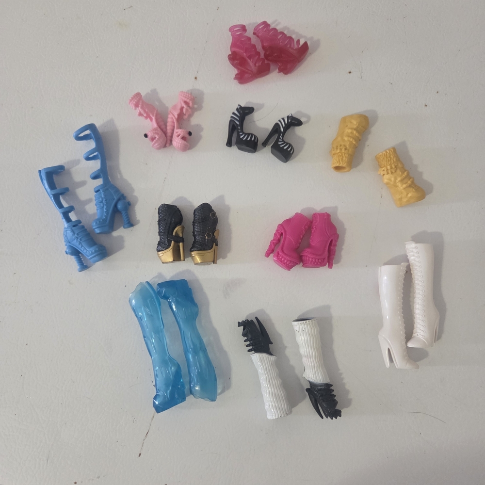 Monster High Shoes Lot Of 10